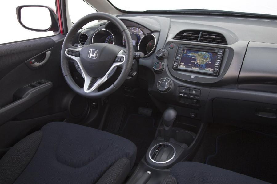  Honda Fit Sport 2012 года  (фото 27 из 42)